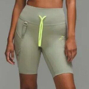 Lululemon Cargo Super-High-RiHiking Short 8" in Olive Green